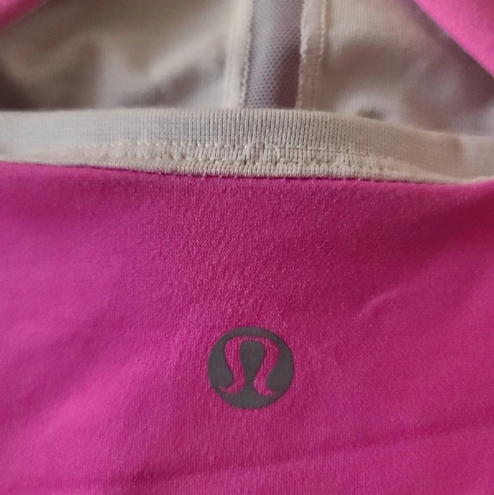Lululemon - Picture 3 of 3